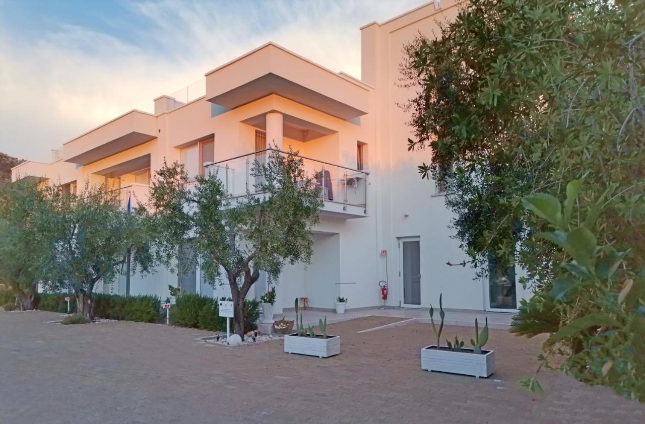 Hotel Residence Torre Del Porto Mattinata Eksteriør billede