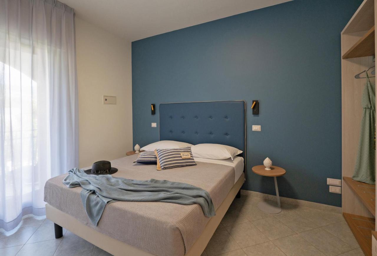 Hotel Residence Torre Del Porto Mattinata Eksteriør billede