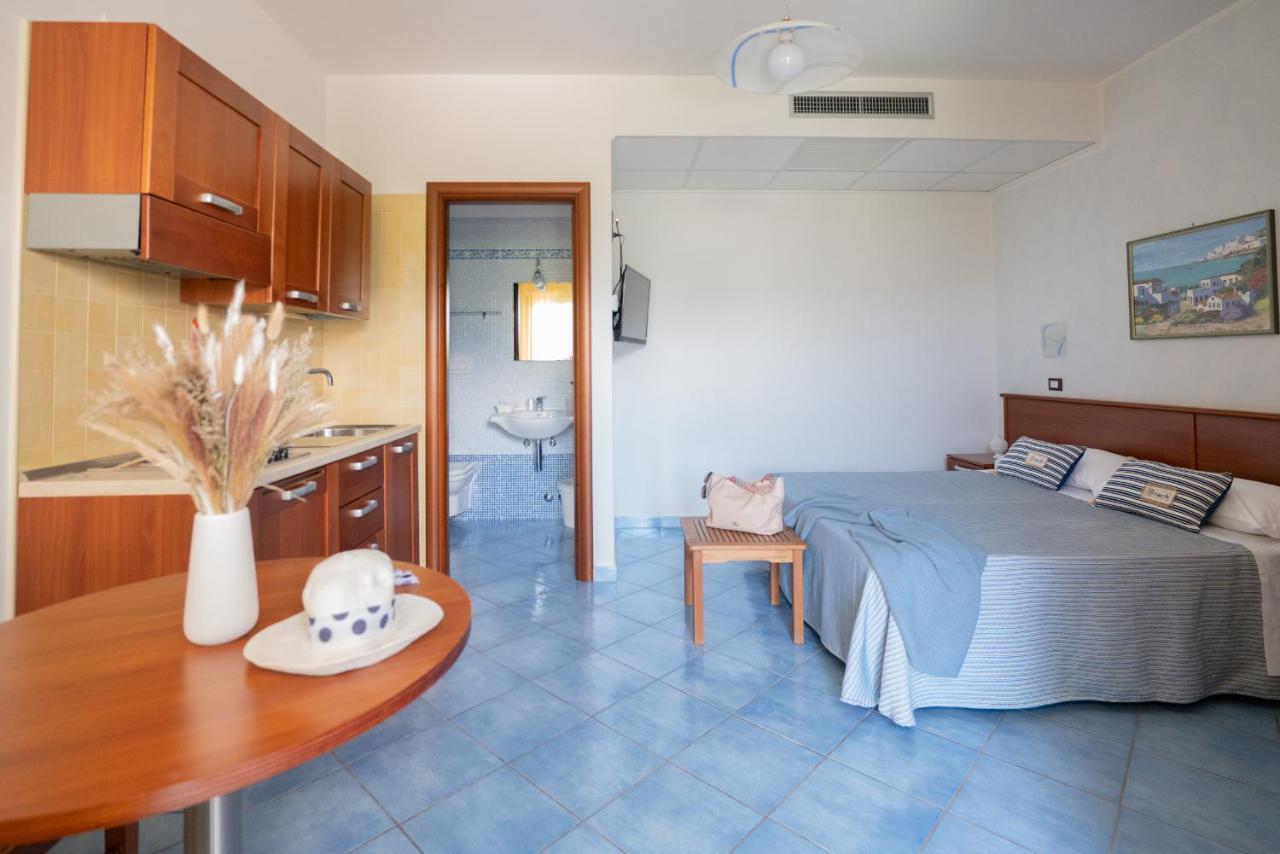 Hotel Residence Torre Del Porto Mattinata Værelse billede