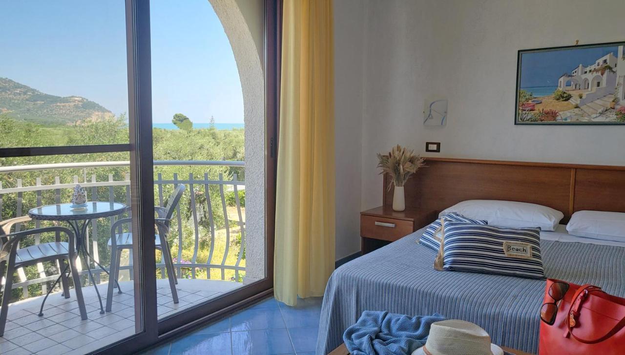 Hotel Residence Torre Del Porto Mattinata Eksteriør billede