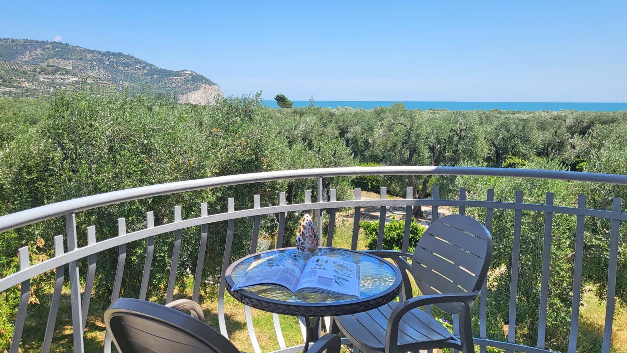 Hotel Residence Torre Del Porto Mattinata Eksteriør billede