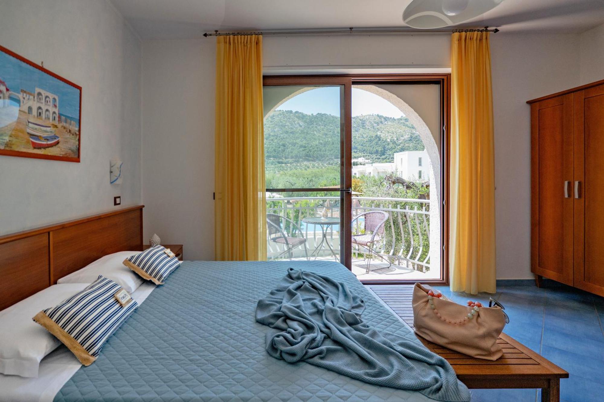 Hotel Residence Torre Del Porto Mattinata Eksteriør billede