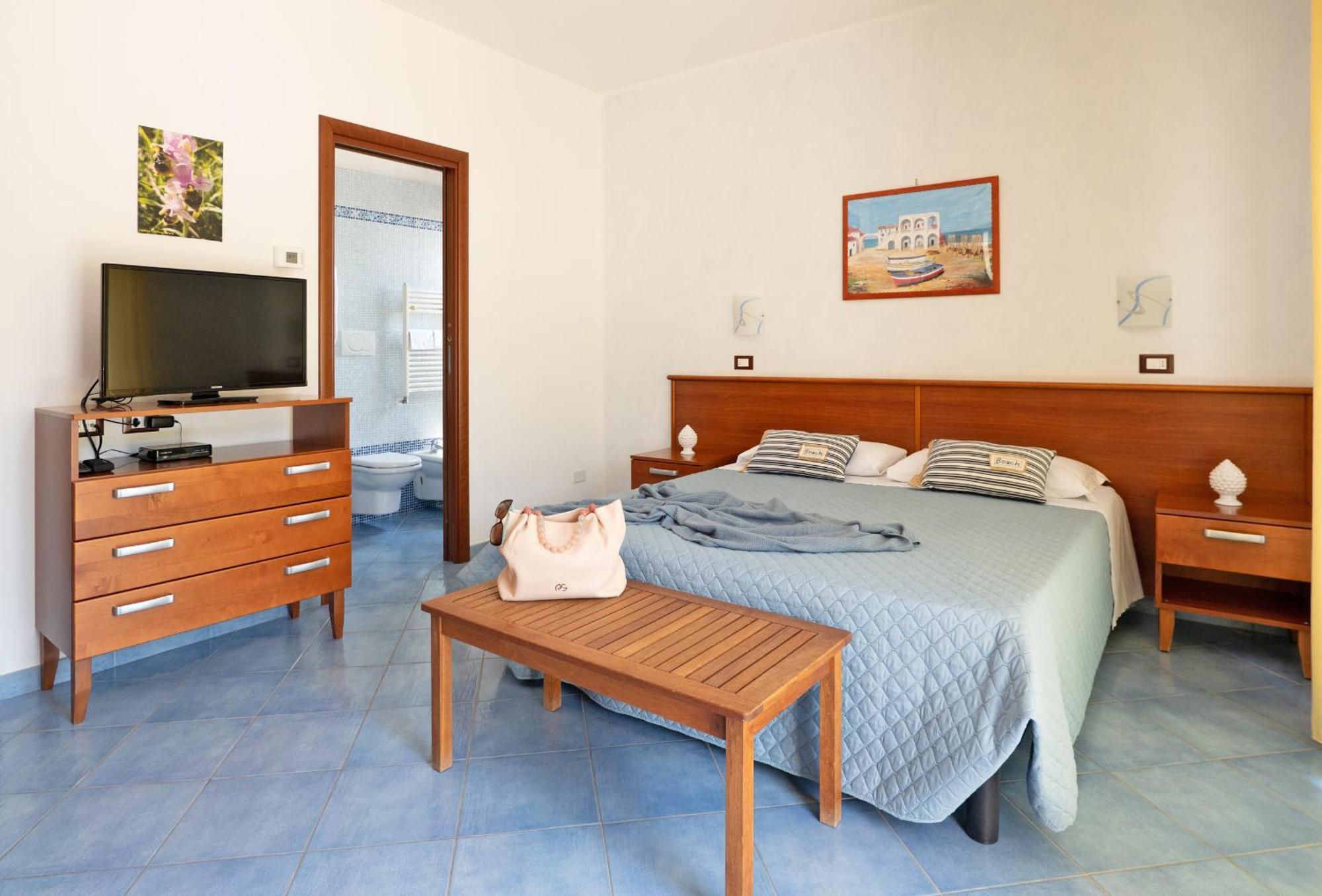 Hotel Residence Torre Del Porto Mattinata Værelse billede