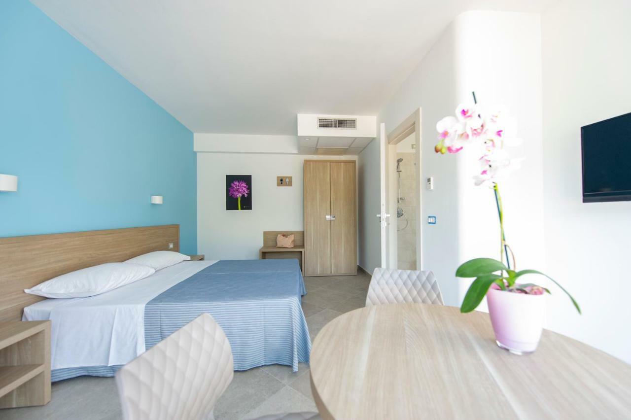 Hotel Residence Torre Del Porto Mattinata Eksteriør billede