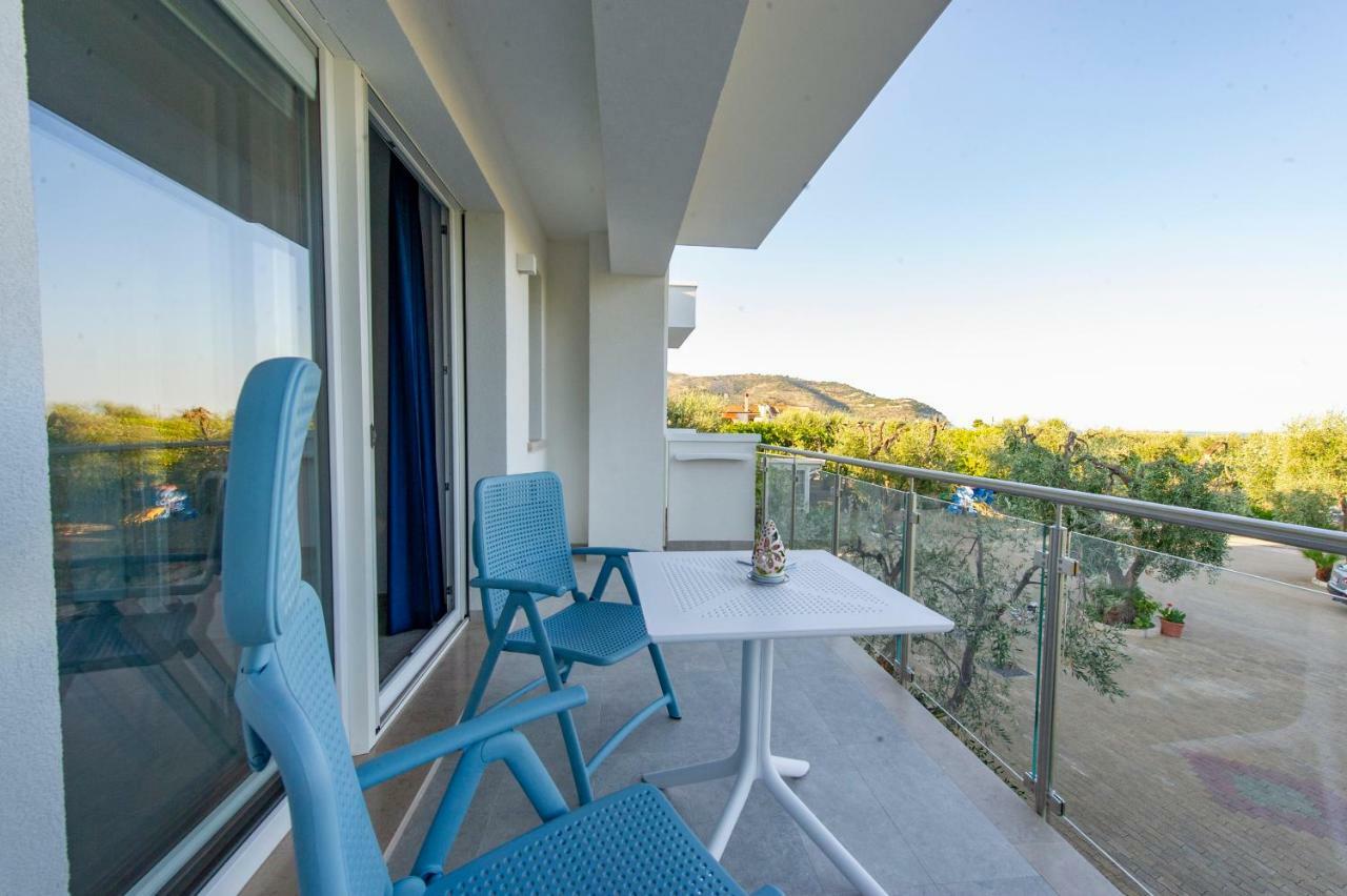 Hotel Residence Torre Del Porto Mattinata Eksteriør billede